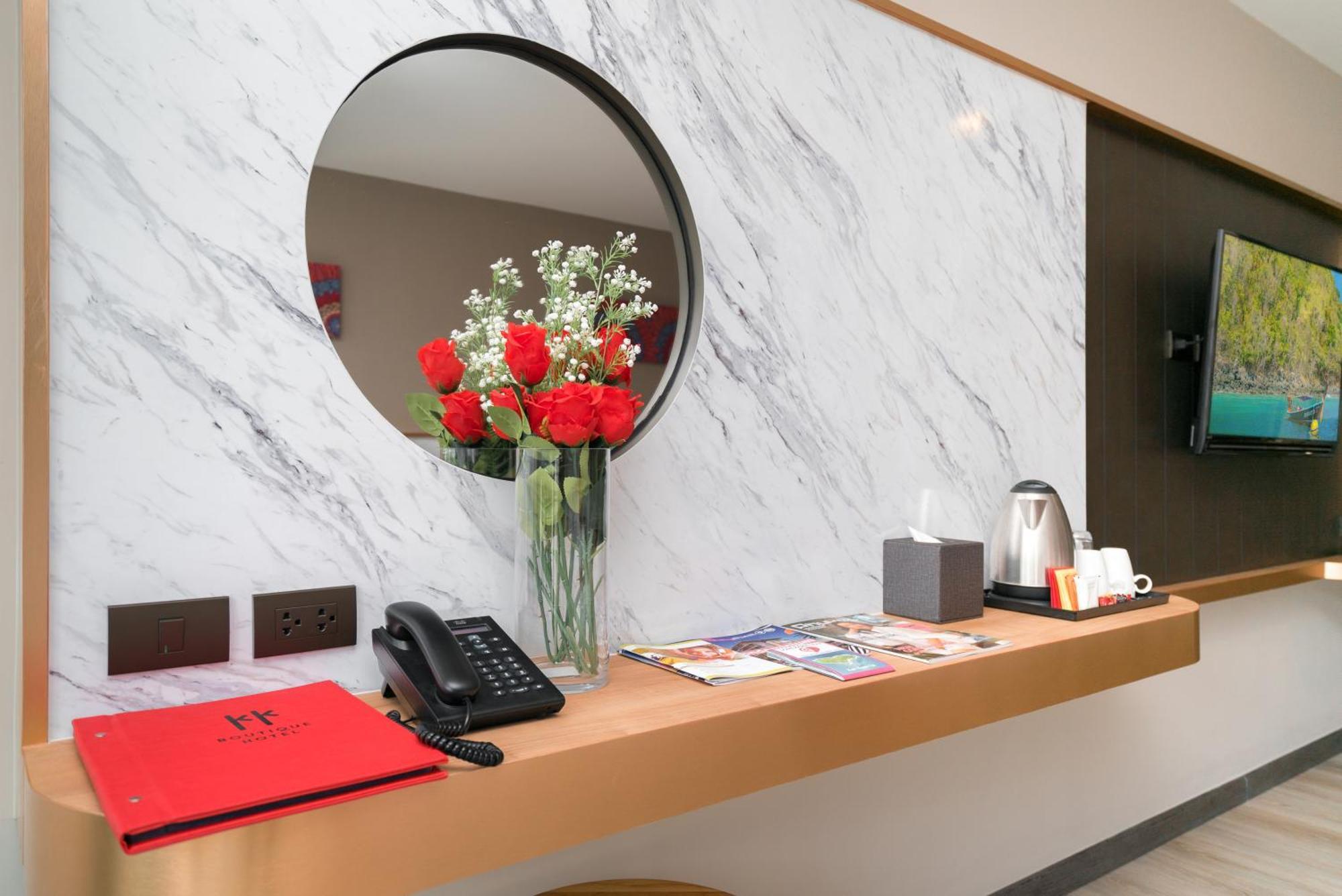 Kk Karon Kata Boutique Hotel Oda fotoğraf